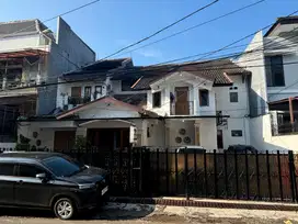Dijual Rumah Kantor dan Kost di Jalan Dwijaya Raya 7, Gandaria Utara -