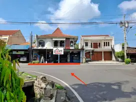 Rumah & Ruang Usaha di Jalan Raya Sukoharjo Kota