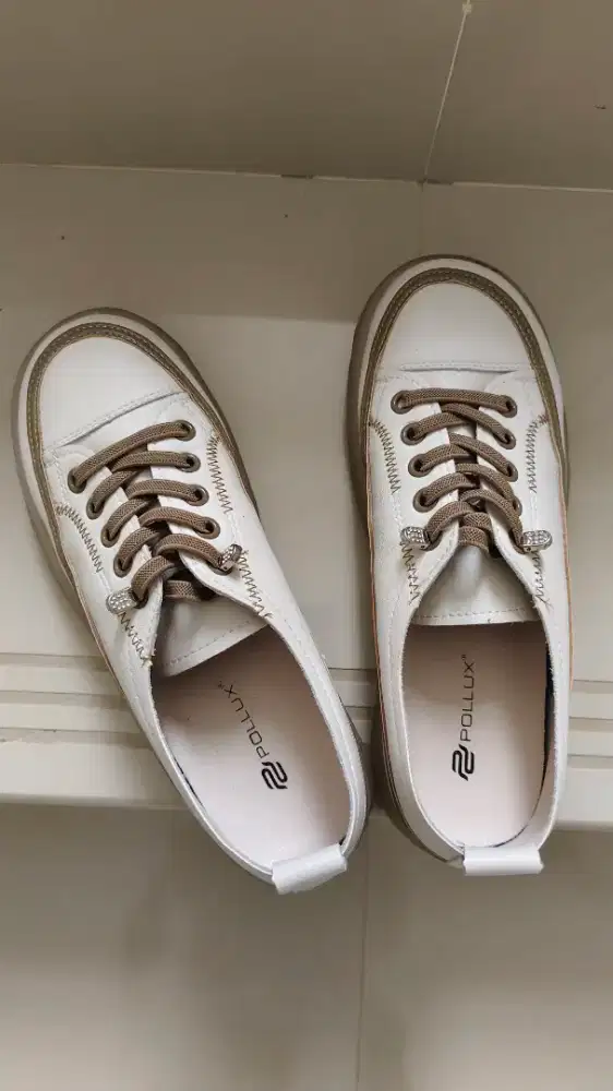 Sepatu cewek merk Pollux size 39