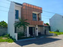 RUMAH MEWAH 2 LANTAI,SIAP HUNI.9 MENIT KE MALIOBORO JOGJA