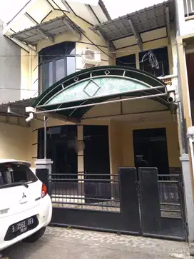 Dijual rumah 2 lantai di Perum Taman Permata. Cipondoh
