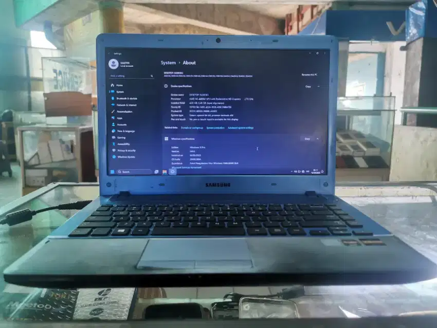 Jual Laptop Samsung Setara Intel Core i5 NP355V4X AMD A6-4400M 14-Inch