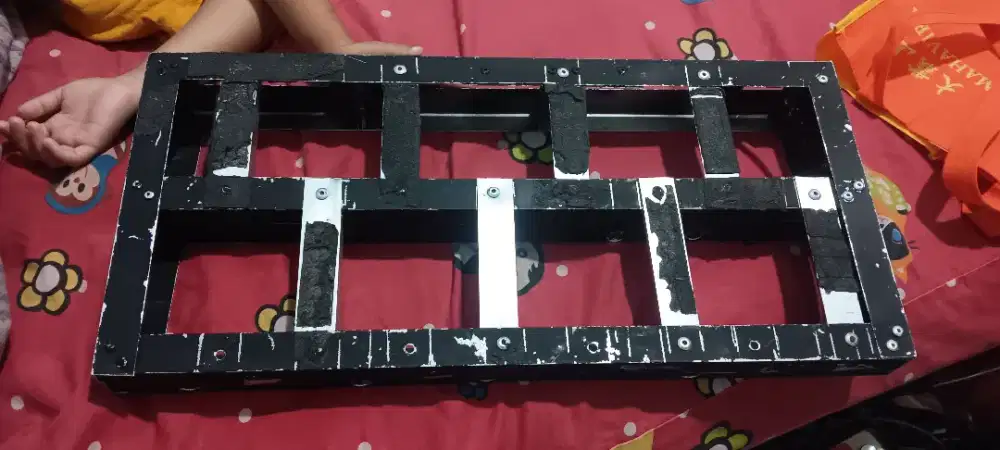 Di Jual pedalboard custom,lumayan buat pemula.daripada beli mahal2.