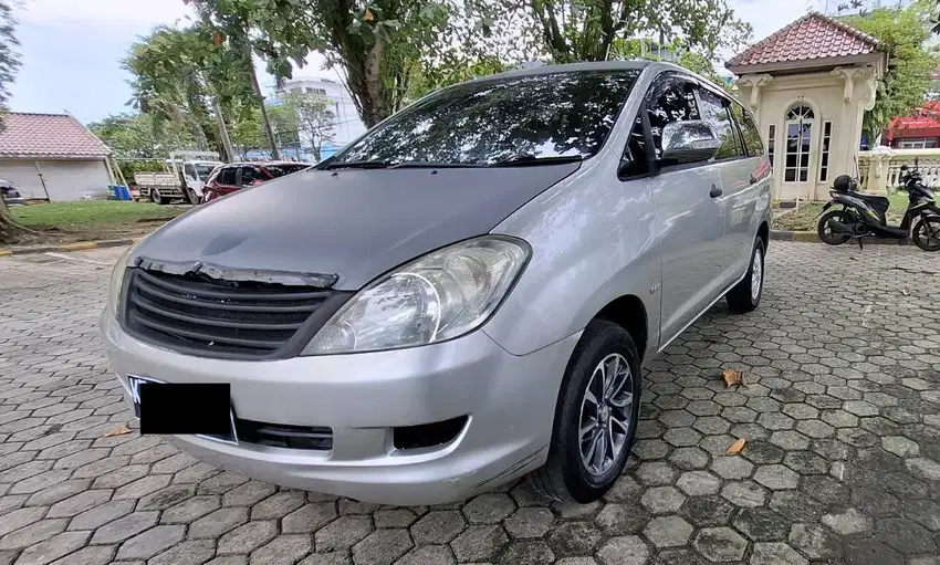 Toyota Kijang Innova E (2008)