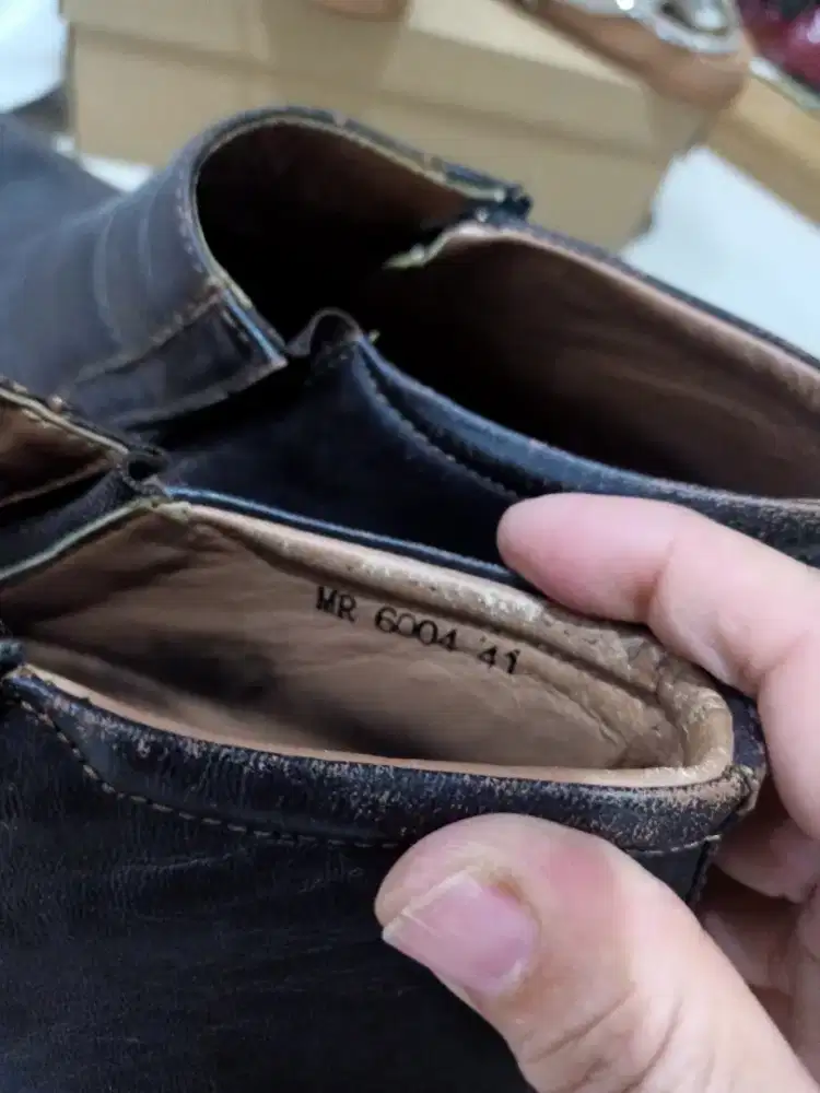 Sepatu kulit Buccheri