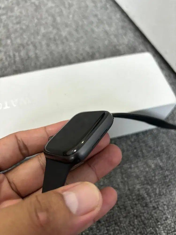 Apple Watch Series 5 44mm Fullset SEMUA NORMAL Mulus Jual Murah Bjm