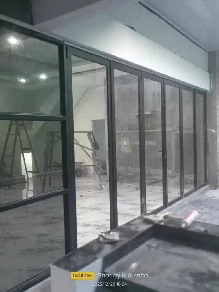 Pintu lipat pintu sliding sekat kaca