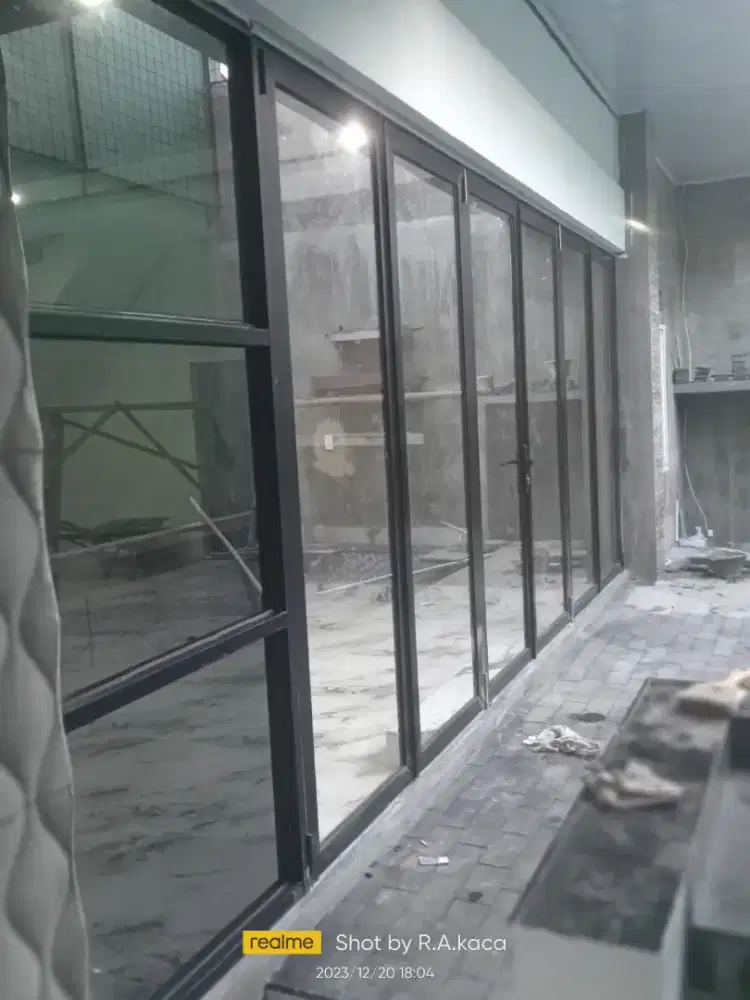 Pintu lipat pintu sliding sekat kaca