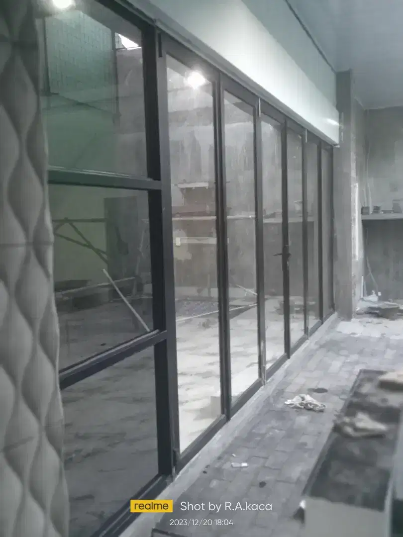 Pintu lipat pintu sliding sekat kaca