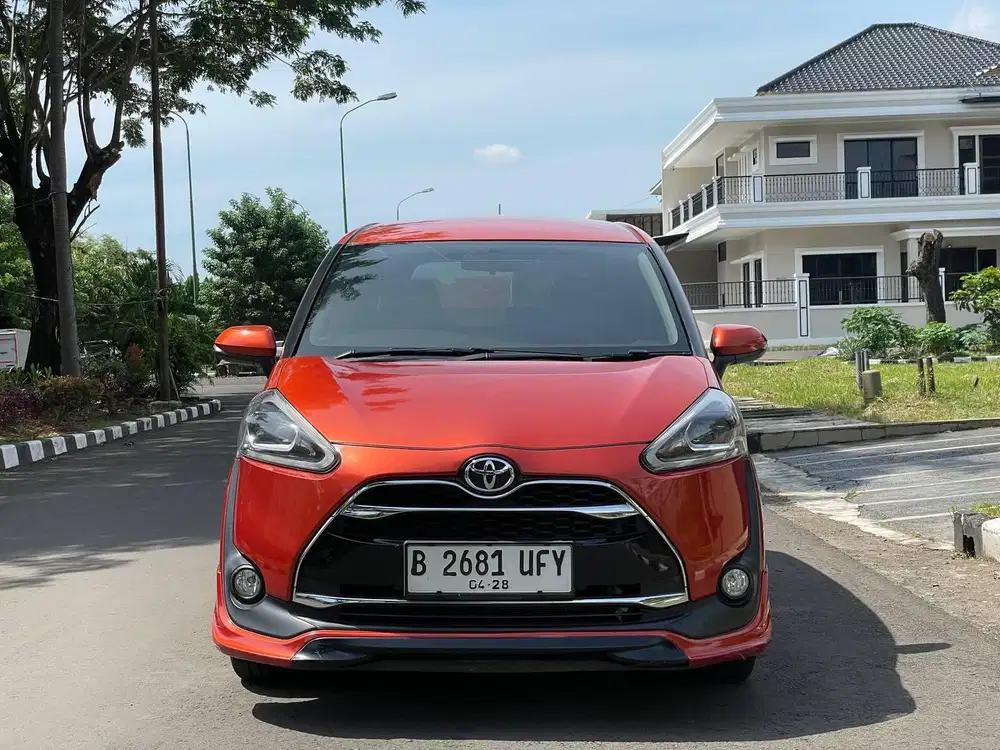 Toyota Sienta Q 1.5 CVT 2017 Orange Metalik Low KM