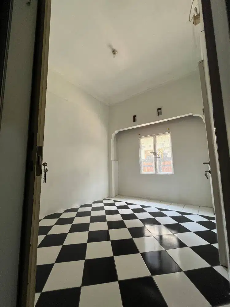 Rumah 2 Lantai 400 Jutaan Siap Huni