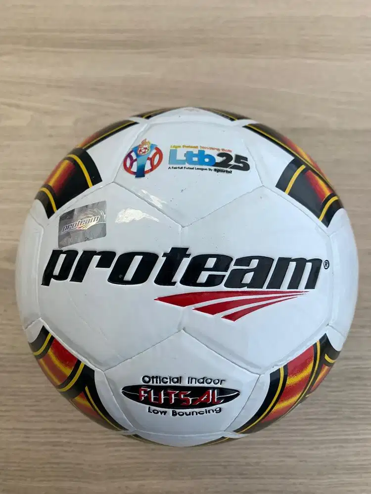 Bola futsal size 4 Merk Proteam