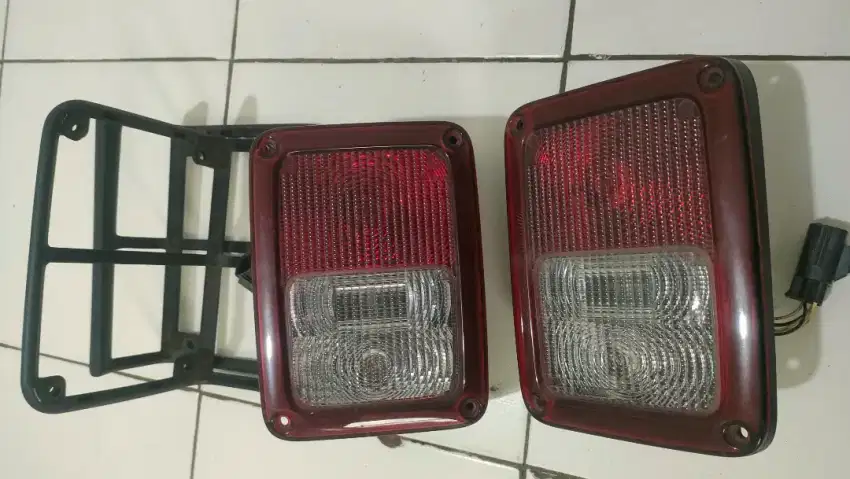 Lampu belakang sepasang Jeep Wrangler Rubicon