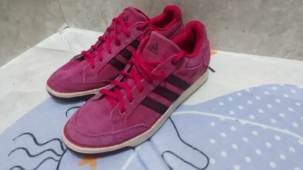Sepatu Adidas pink sz 40