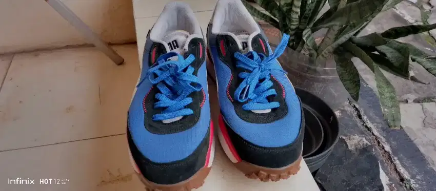 Sepatu puma style rider play on no.11.  Ukuran 45