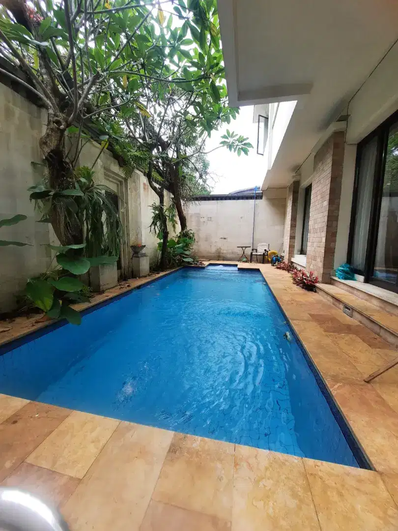 Rumah mewah Menteng Bintaro Jaya asri di hook ada kolam renang