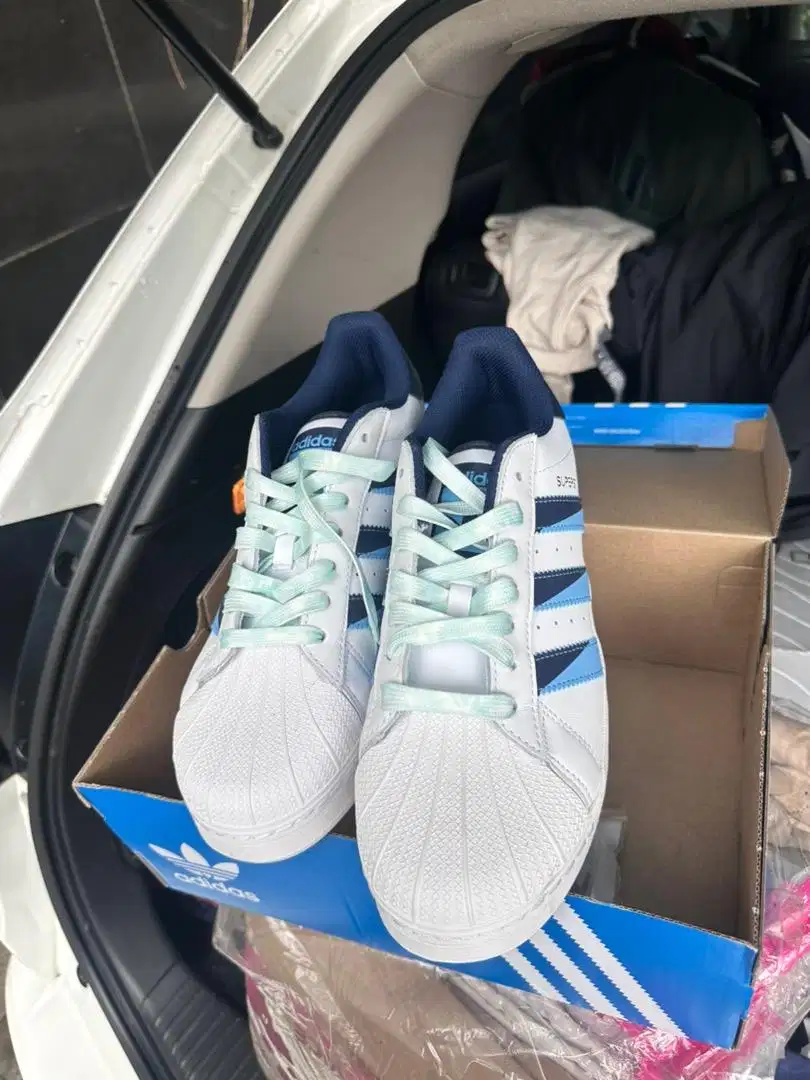Sepatu adidas superstar