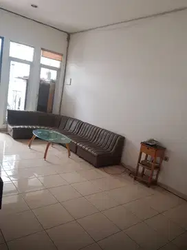 Dijual Rumah Bonus Kost 3lt di Taman Ratu Jakarta Barat