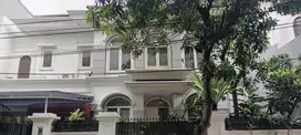 Rumah Mewah Dekat Pim 3 di Jl.gedung Pinang, Pondok Indah