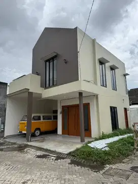 Rumah Pojok 2 Lantai di Saxophone Tunggulwulung