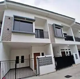 Rumah mewah dlam Cluster 2 lantai dekat stasiun