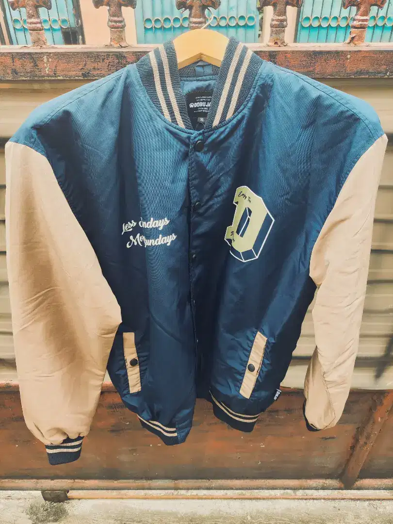 Jaket varsity pria