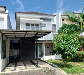 dijual cepat, rumah siap huni, minimalis depan lapangan tenis