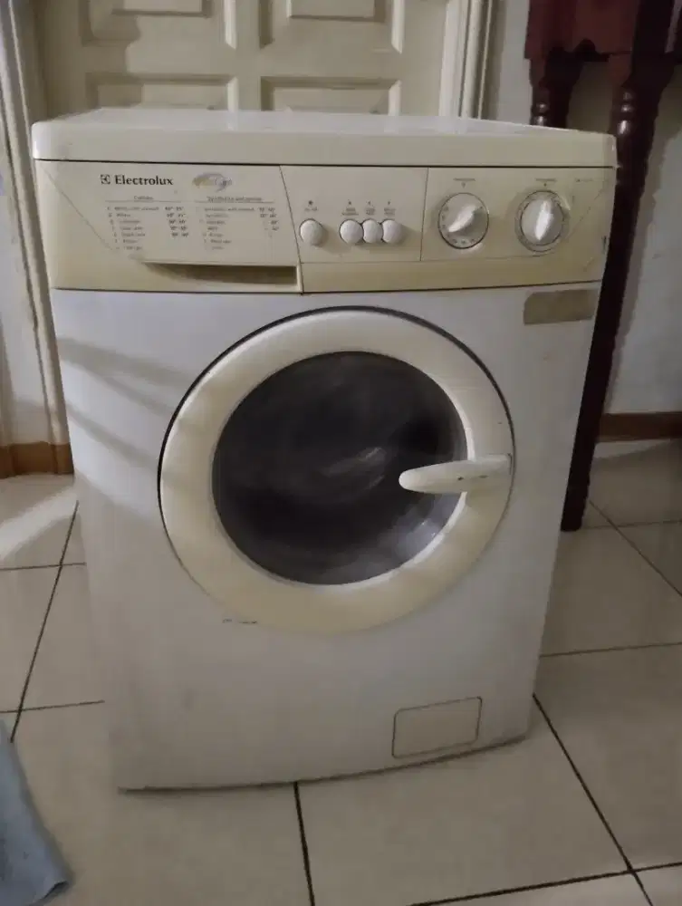Mesin cuci Electroluxj