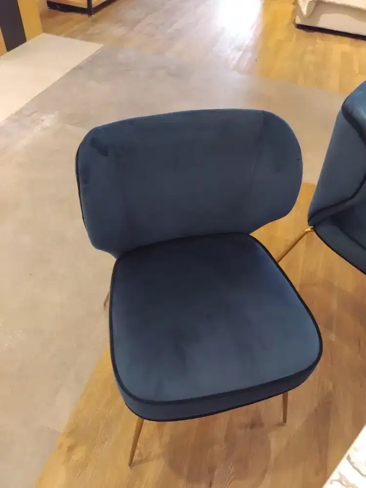 KREDIT NIKO KURSI MAKAN BIRU