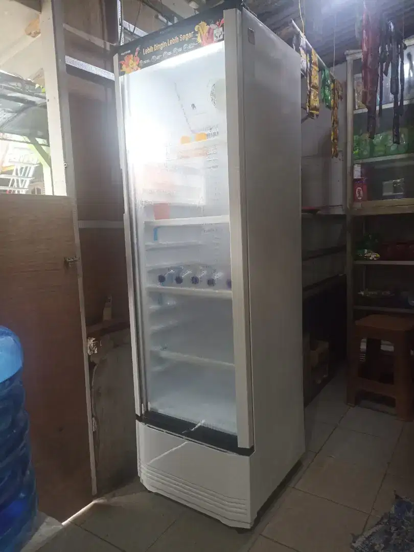 Di jual showcase polytron