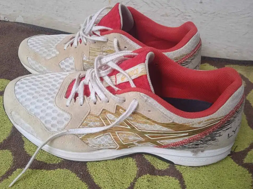 Sepatu asics sport pria 44/45
