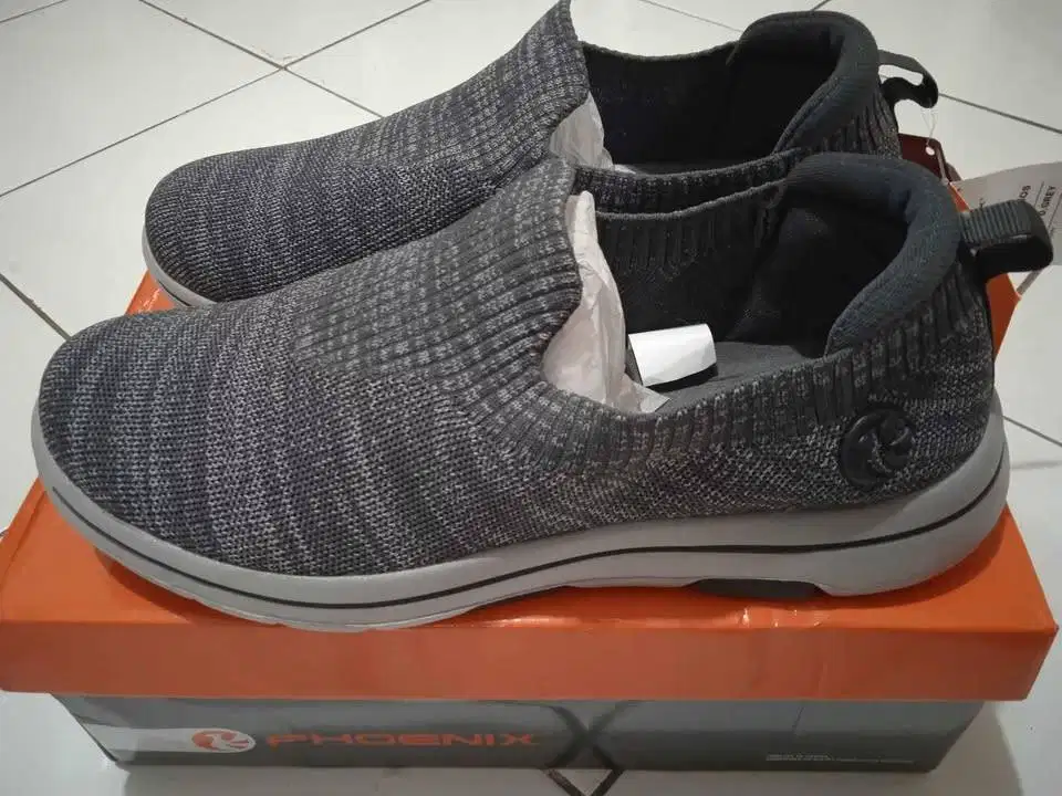 Sepatu phoenix helios ukuran 43