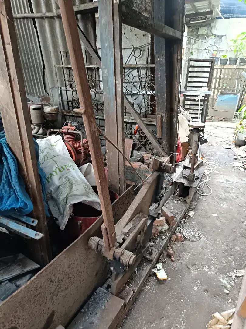 Gunting besi besar dan kecil