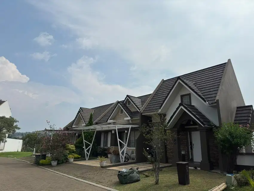 Dijual/disewakan rumah/villa terawat di Perum Royal Tajur Res. Bogor
