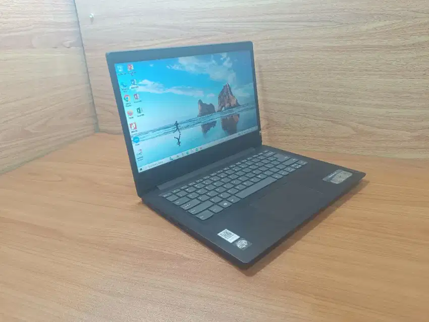 Menerima servis ganti keyboard.
