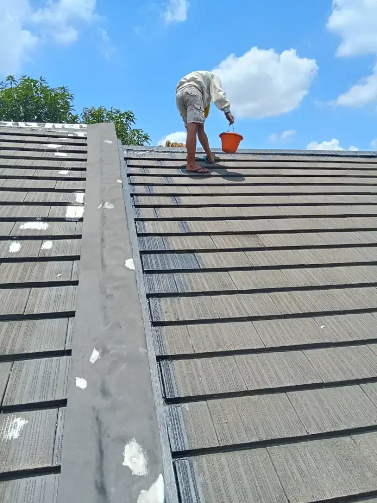Tukang perbaikan atap rumah bocor talang rembes dan renovasi rumah dll
