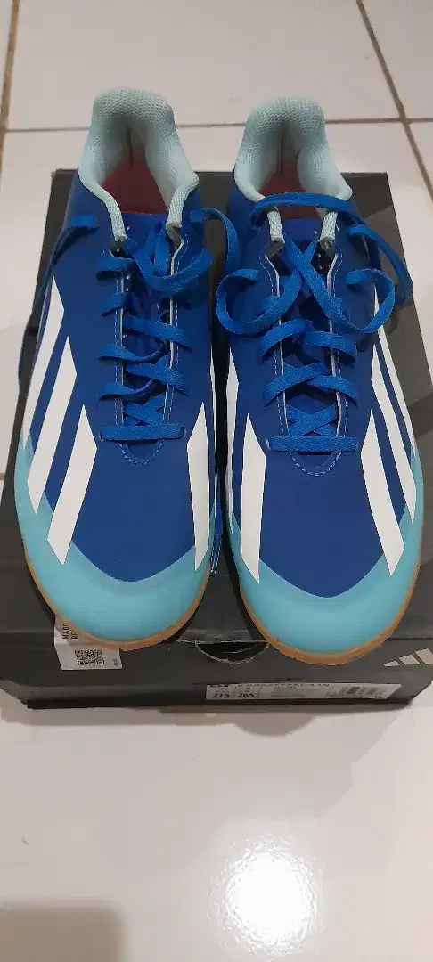 Sepatu futsal ADIDAS X CRAZYFAST
4. IN