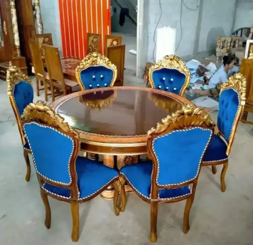 Meja makan bulat gnesa