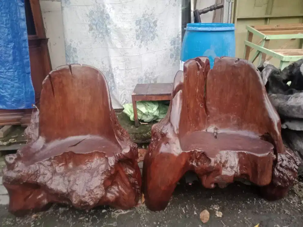 Dua kursi Gembol jati langka