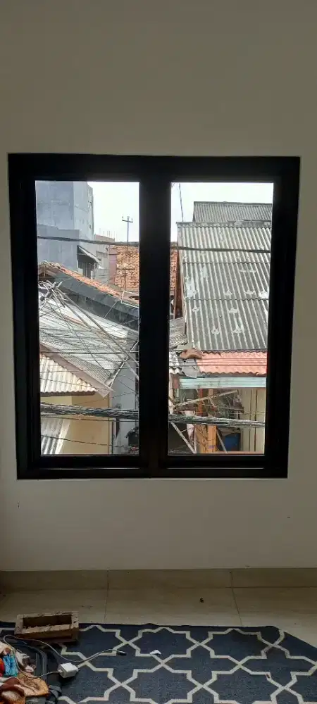 Jendela aluminium gendong
