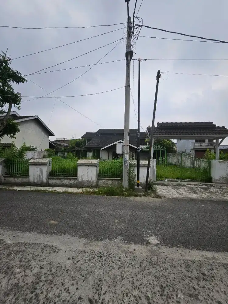 Turun harga Di jual BU rumah tua hitung tanah di setia budi medan