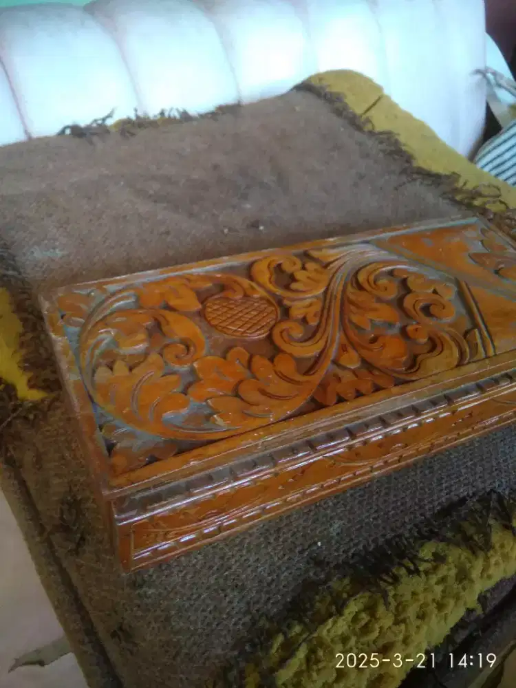 TEMPAT PENYIMPANAN BENANG DAN BARANG LAINNYA