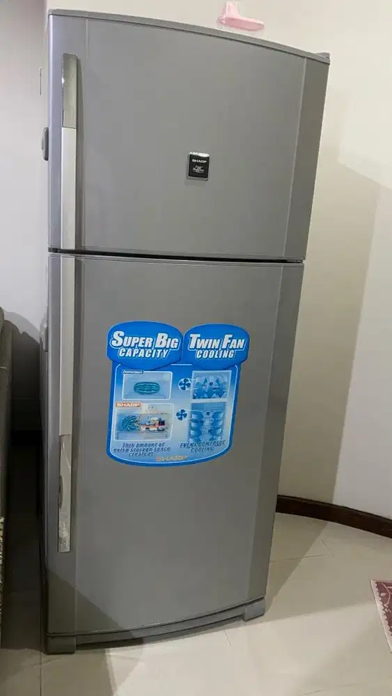 Dijual kulkas sharp 2 pintu besar