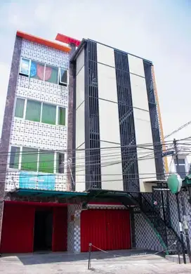 kos aktif kondisi full di pinggir jalan raya dekat kampus brawijaya