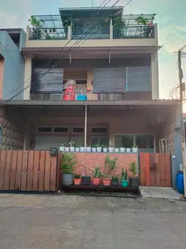 Dijual Butuh Rumah Megah di Perum 1 Karawaci