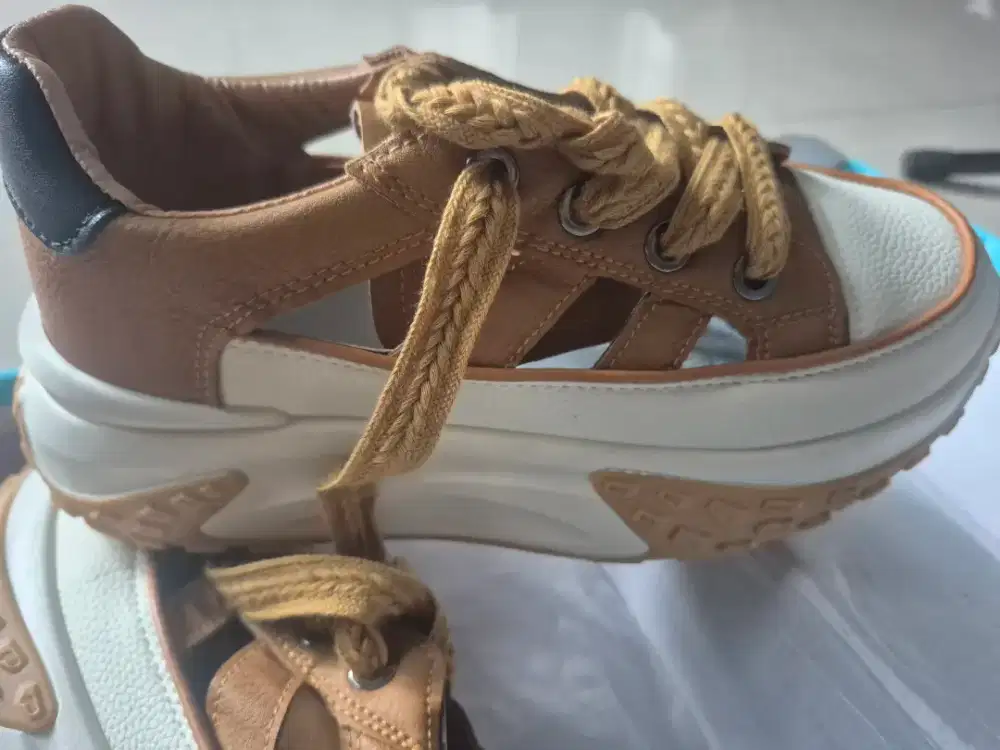 Sepatu +sandal sisa toko.