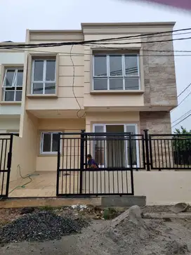 DIJUAL RUMAH BARU DI SEKTOR 7A HARGA NEGO BANGED GADING SERPONG