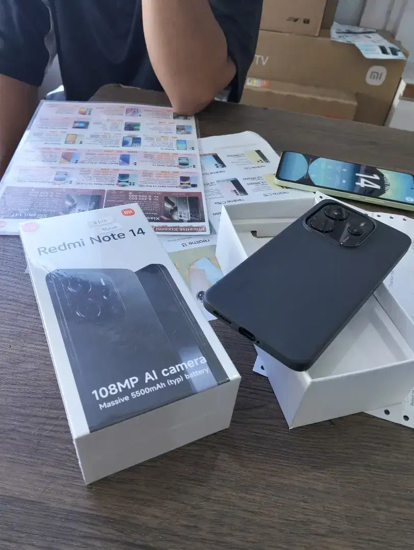 Xiaomi Redmi Note 14 RAM 8/256GB, 
Brg Segel OriGaransi Resmi 1TH,