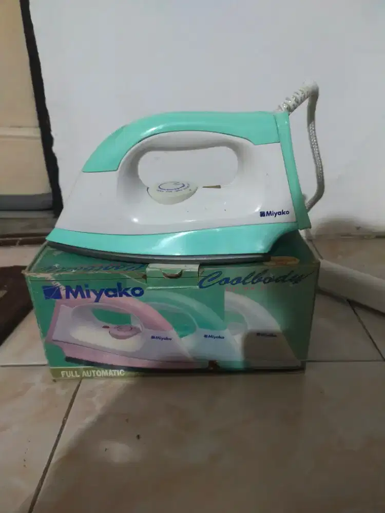 Setrika miyako masih baru nego