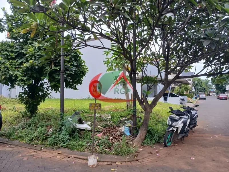 Kavling hoek siap bangun di Raffles Hills Cibubur 5 menit ke LRT